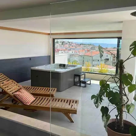 Quiet Family Anne, Villa