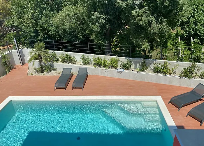 Quiet Family Anne, *