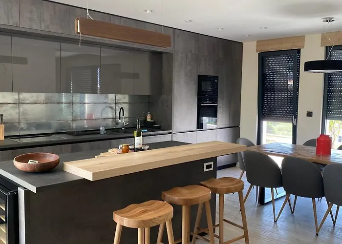 Quiet Family Anne, *