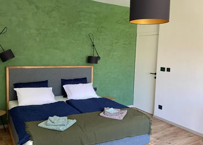 Quiet Family Anne, * Podstrana