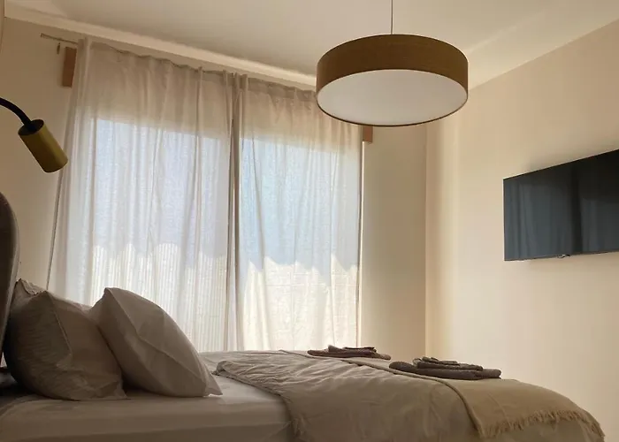 Quiet Family Anne, * Podstrana