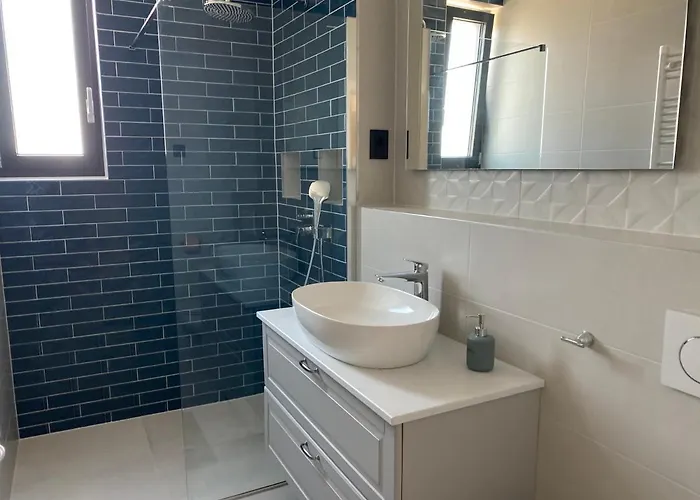 Quiet Family Anne, Villa Podstrana