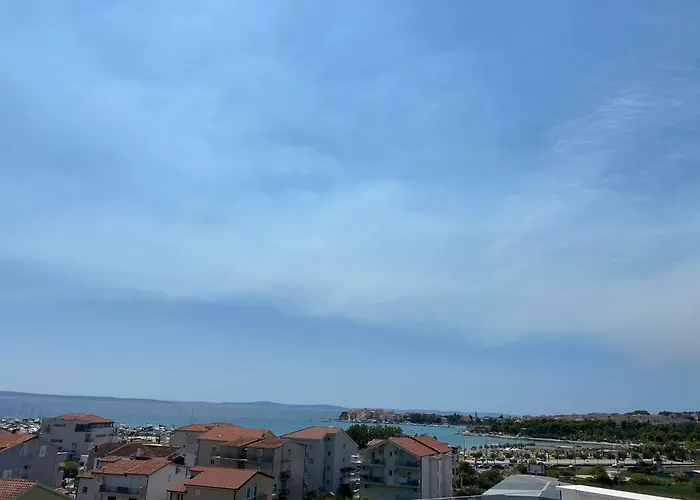 Quiet Family Anne, Villa Podstrana