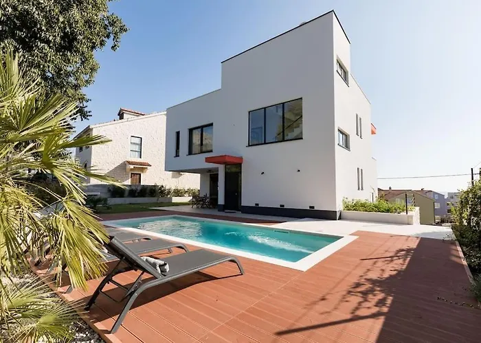 Quiet Family Anne, Villa *