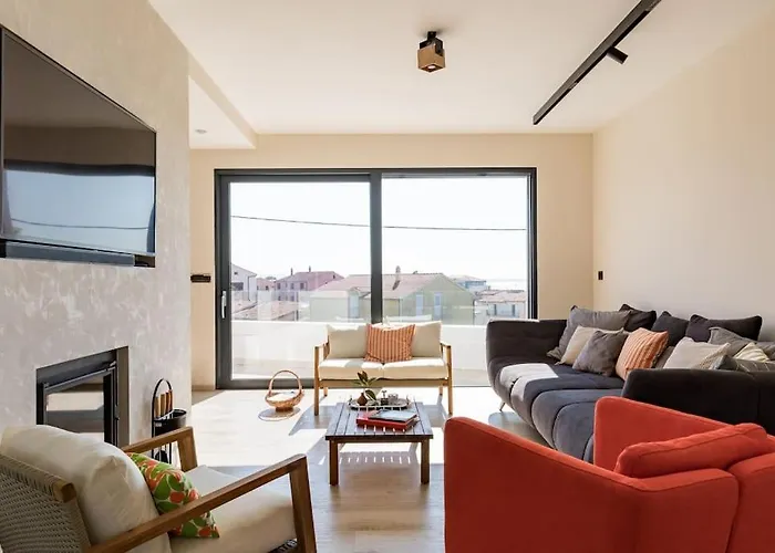 Quiet Family Anne, Villa *