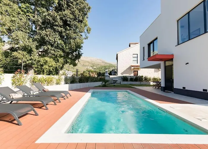 Quiet Family Anne, *