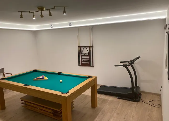 Quiet Family Anne, *