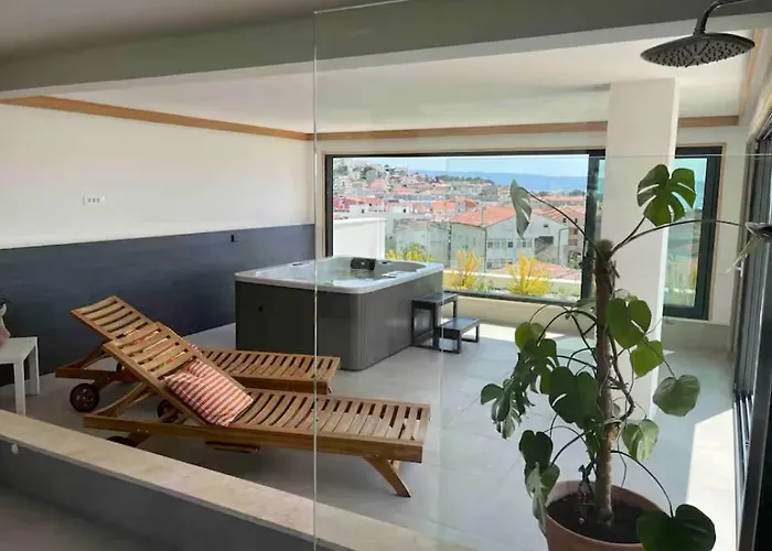 Quiet Family Anne, Villa